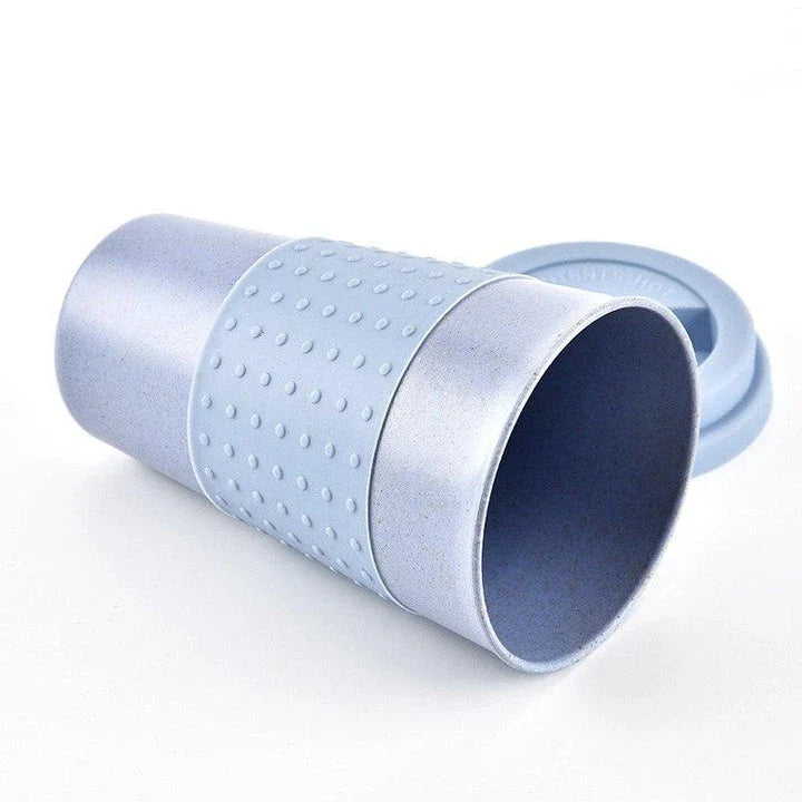 Eco-Friendly Portable Coffee Mug in Green Color with Leak-Proof Lid and Thermal Insulation