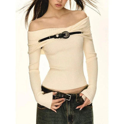 A beautiful, off-the-shoulder sweater with a slim fit and a stylish belt decoration