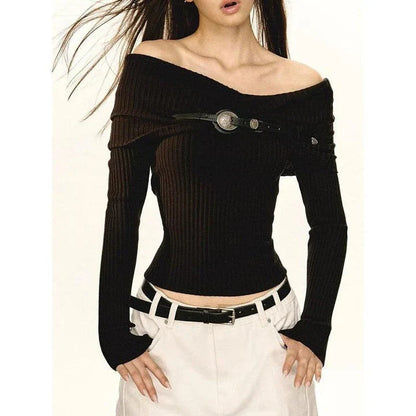 A beautiful, off-the-shoulder sweater with a slim fit and a stylish belt decoration