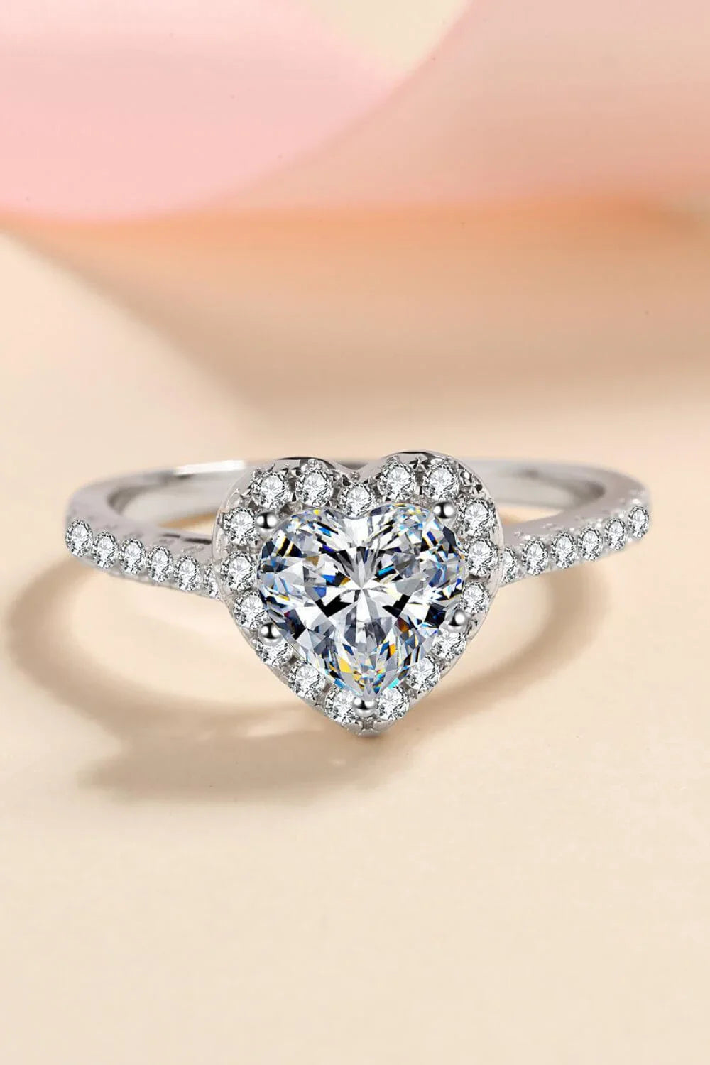 Trendha 1 Carat Moissanite Heart-Shaped Ring - Captivating Elegance in 925 Sterling Silver