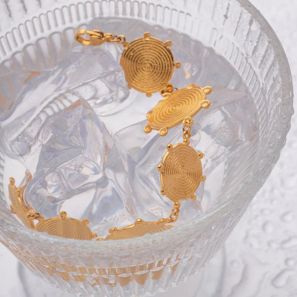 Elegant 18K gold plated stainless steel bracelet with a retro palace-style design