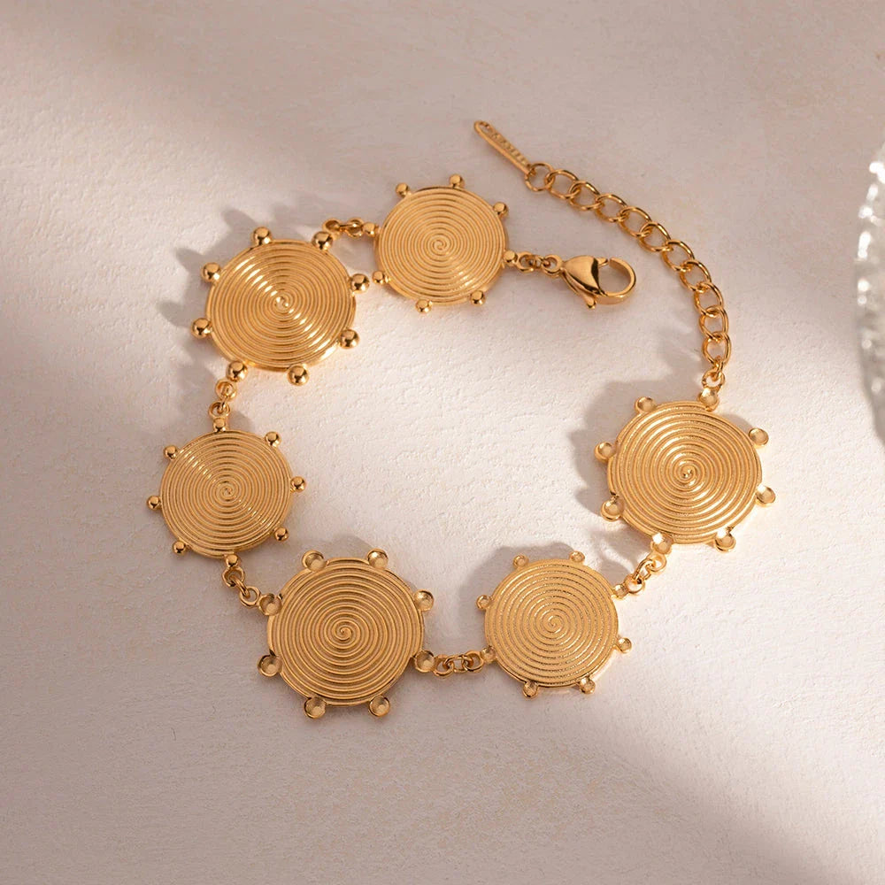 Elegant 18K gold plated stainless steel bracelet with a retro palace-style design