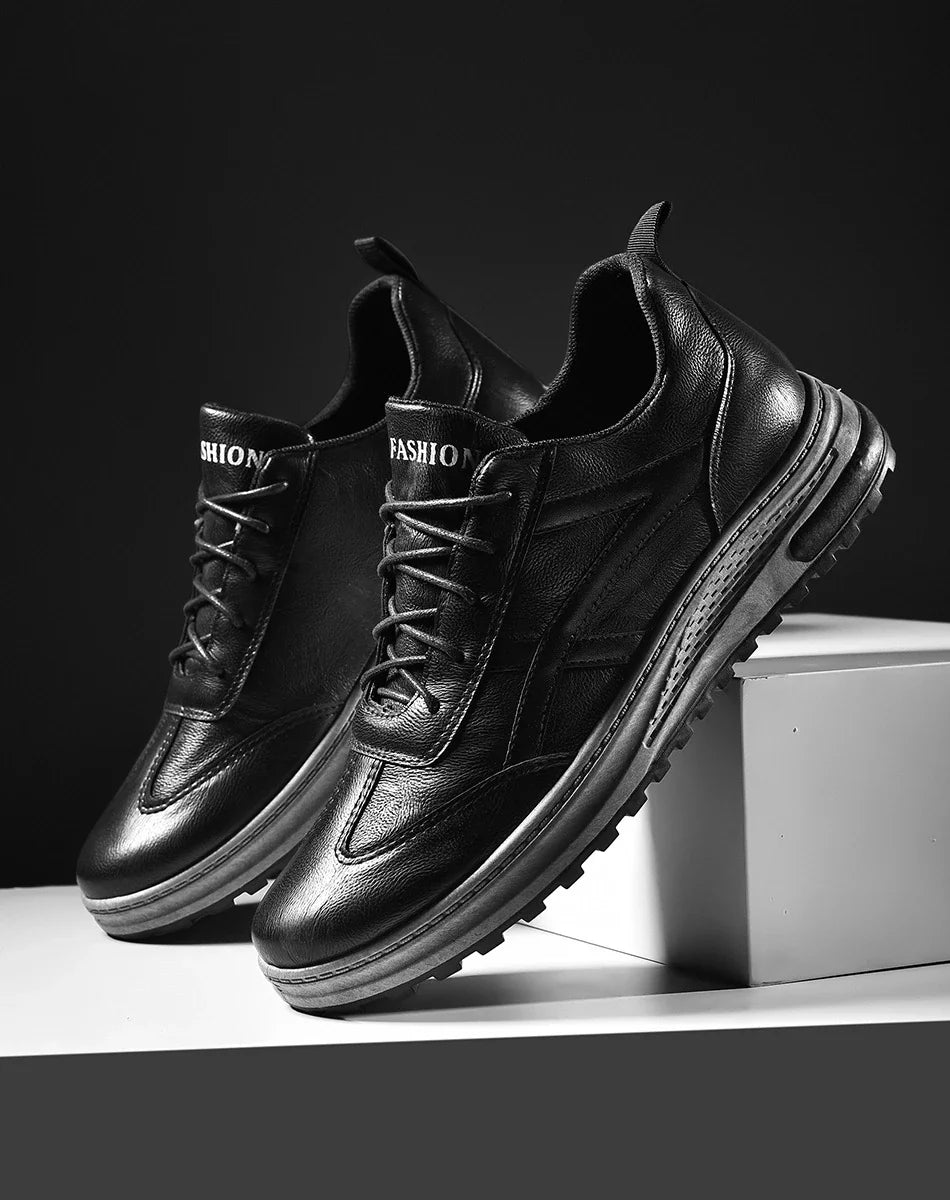 Men's casual low-top leather shoes in classic black color with comfortable Oxford-inspired sole