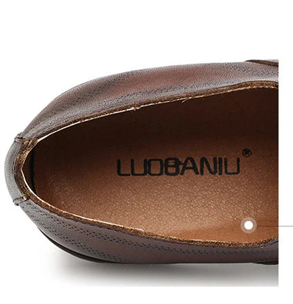 Men's low-top business dress shoes in a polished British retro style, crafted from high-quality cowhide for lasting comfort and sophistication.