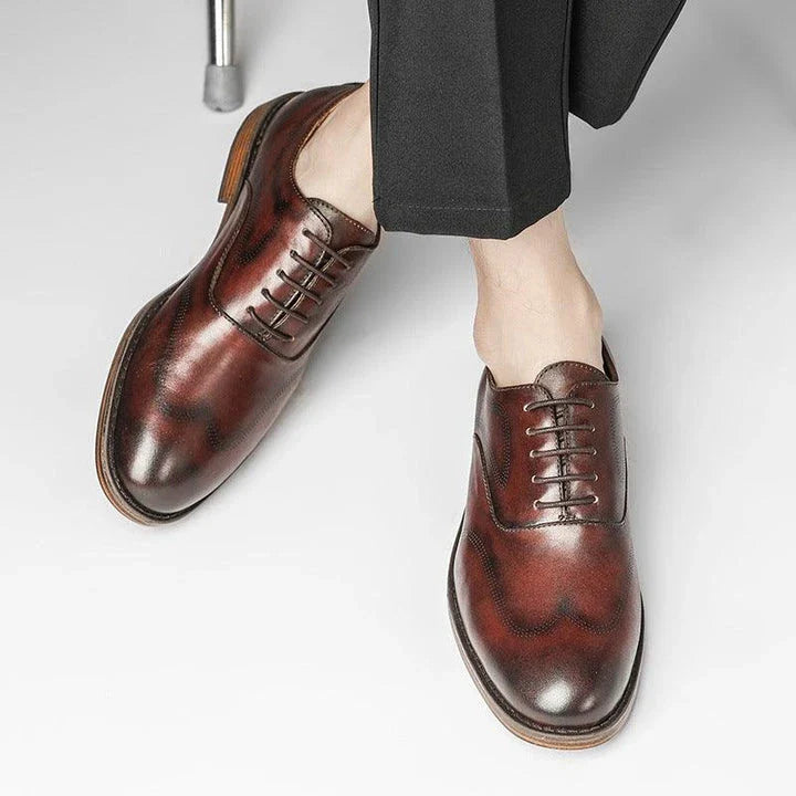 Men's low-top business dress shoes in a polished British retro style, crafted from high-quality cowhide for lasting comfort and sophistication.