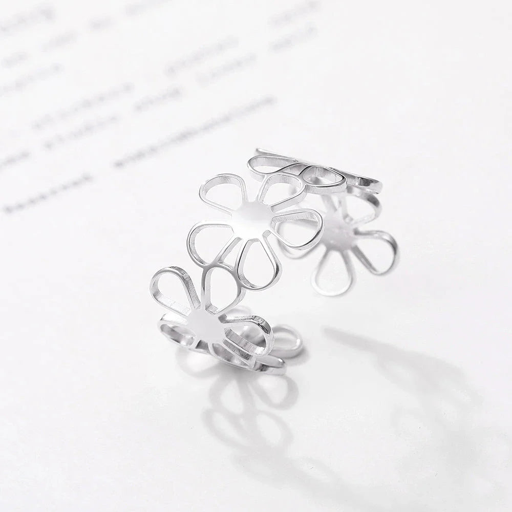 Elegant stainless steel adjustable ring with a charming daisy flower pattern, perfect for daily wear or special occasions.