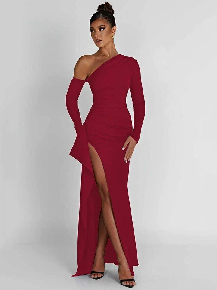 Chic oblique shoulder maxi dress with thigh-high split and backless design for elegant evening parties