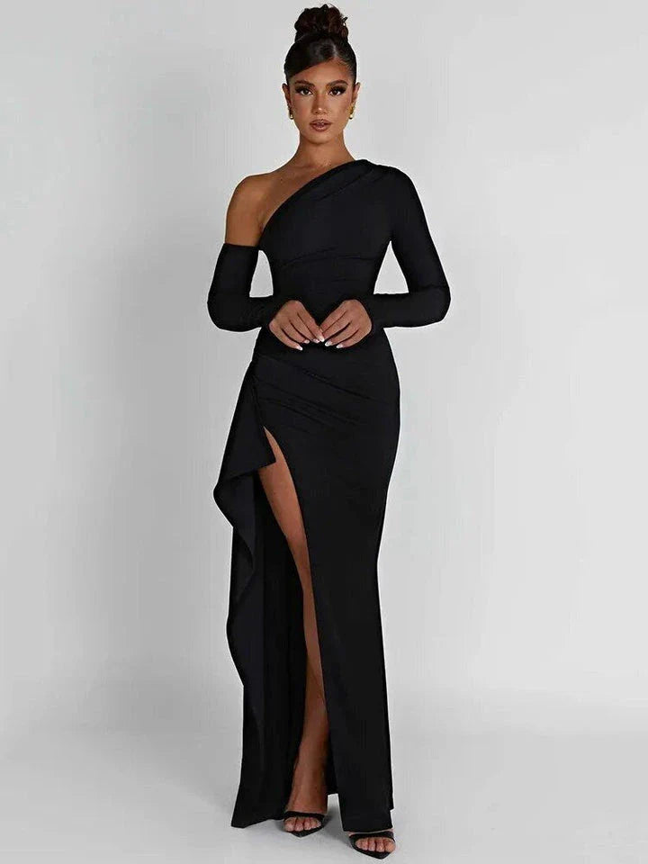 Chic oblique shoulder maxi dress with thigh-high split and backless design for elegant evening parties