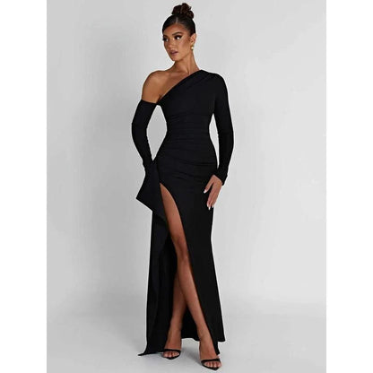 Chic oblique shoulder maxi dress with thigh-high split and backless design for elegant evening parties
