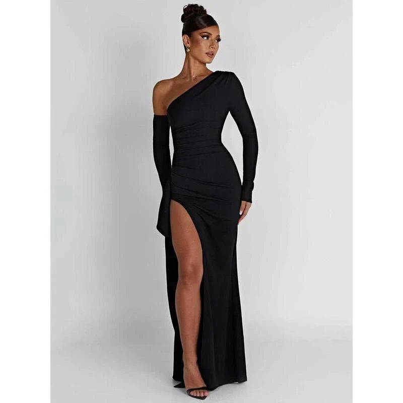 Chic oblique shoulder maxi dress with thigh-high split and backless design for elegant evening parties