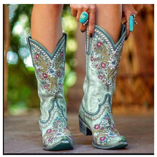 Pair of mid-heel ethnic embroidered mid-tube women's boots in green color