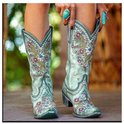 Pair of mid-heel ethnic embroidered mid-tube women's boots in green color