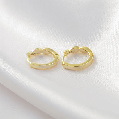 Gold geometric interwoven earrings with 1.5cm diameter hemp rope pattern and diamond-treated copper surface