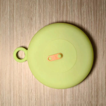 Three silicone freshness lids in beige, green, yellow colours showing 18cm, 10cm, 6.5cm diameters