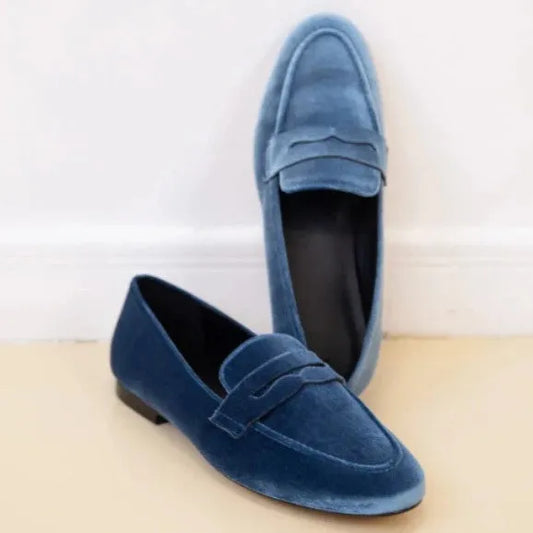 Blue and black sole leisure loafers with round toe and low-top design