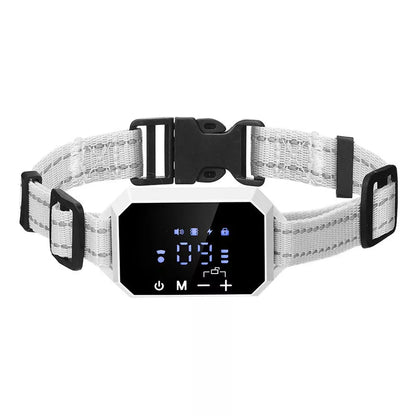 Wireless GPS Dog Trainer with adjustable strength and 1000m range in white and black