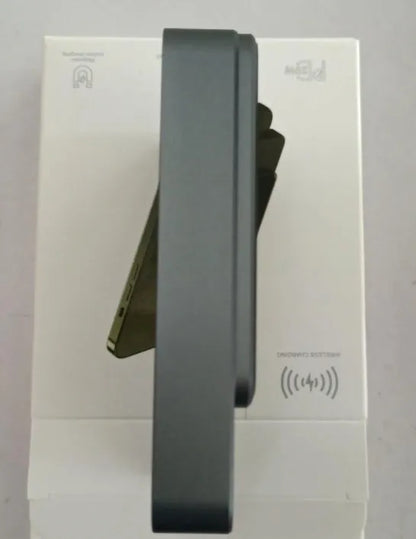 MagSafe magnetic wireless power bank in Cangling Green for iPhone 14, showing aluminium alloy case.