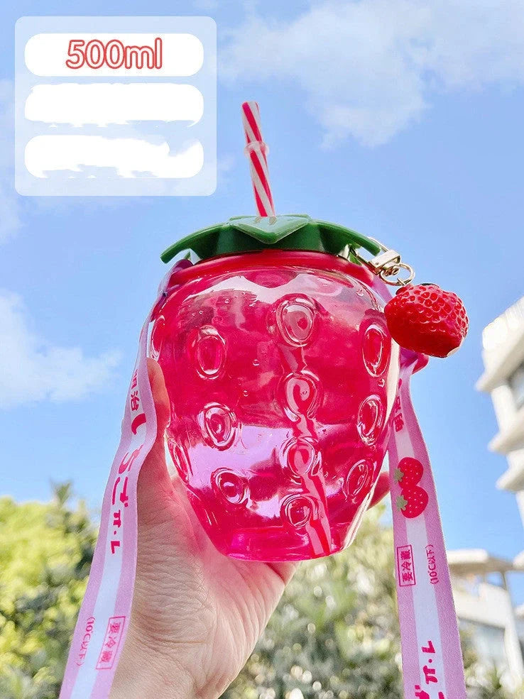 Cute 500ml kawaii strawberry water bottle with integrated straw, BPA-free PP plastic, 12cm tall, red fruit design for cold drinks