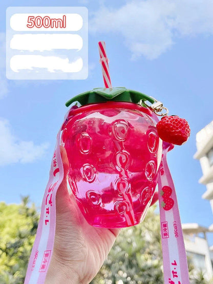 Cute 500ml kawaii strawberry water bottle with integrated straw, BPA-free PP plastic, 12cm tall, red fruit design for cold drinks