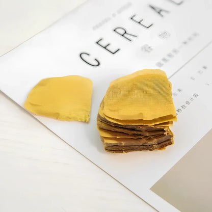 Pack of 100 high-quality silk simulated rose petals, 5cm size, in colours like rose red for wedding room scenes