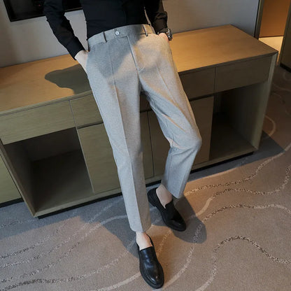Straight-leg brown corduroy trousers with elastic waistband and slim fit design