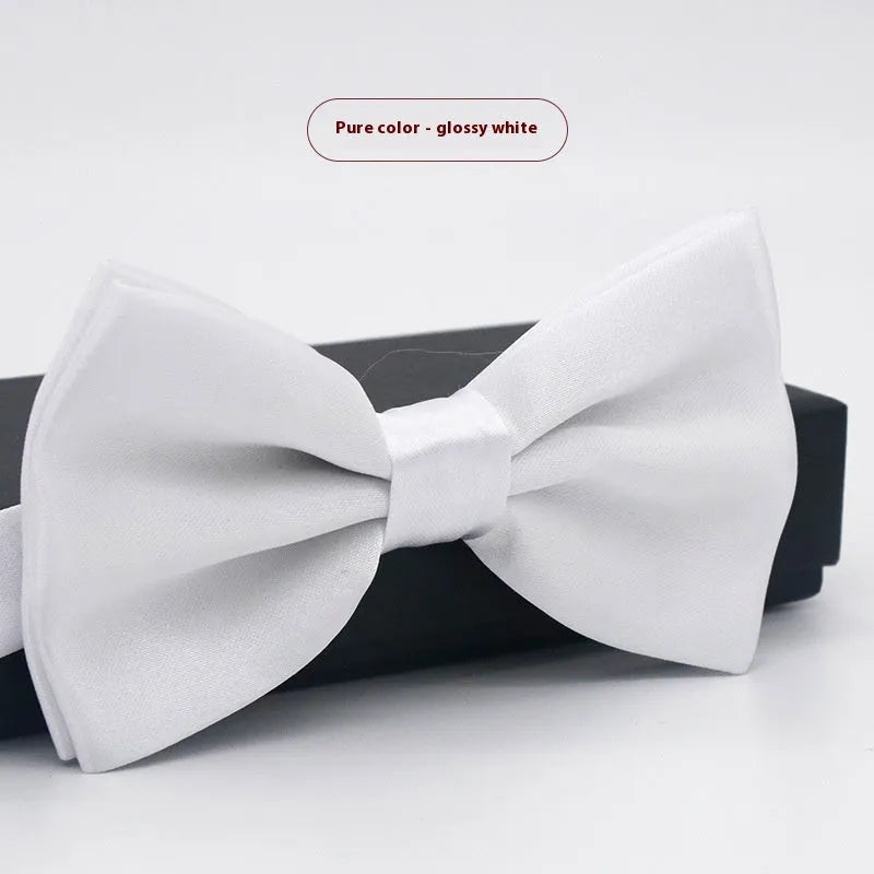 Flat-head self-tie bow tie in a wine red colour, showing its 12cm width and 6cm height dimensions.