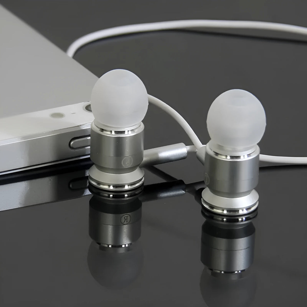 White wired in-ear headset with 3.5mm in-line plug and 1.2m line