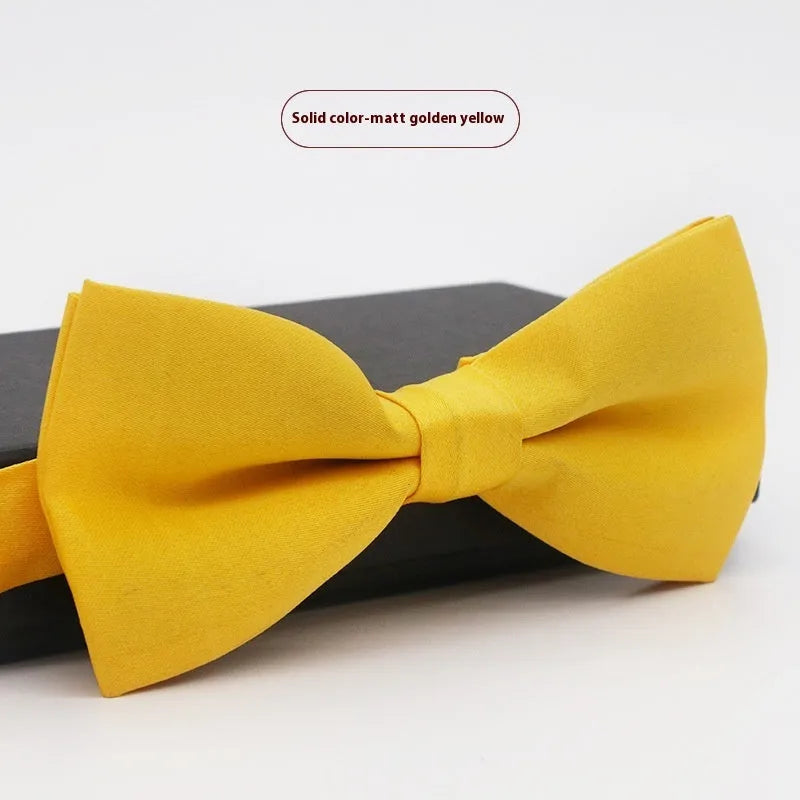 Flat-head self-tie bow tie in a wine red colour, showing its 12cm width and 6cm height dimensions.