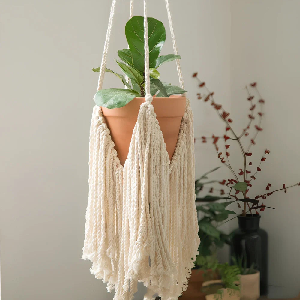Hand-woven Scandinavian spider plant net bag measuring 30cm by 20cm with rectangular shape and natural fibre construction