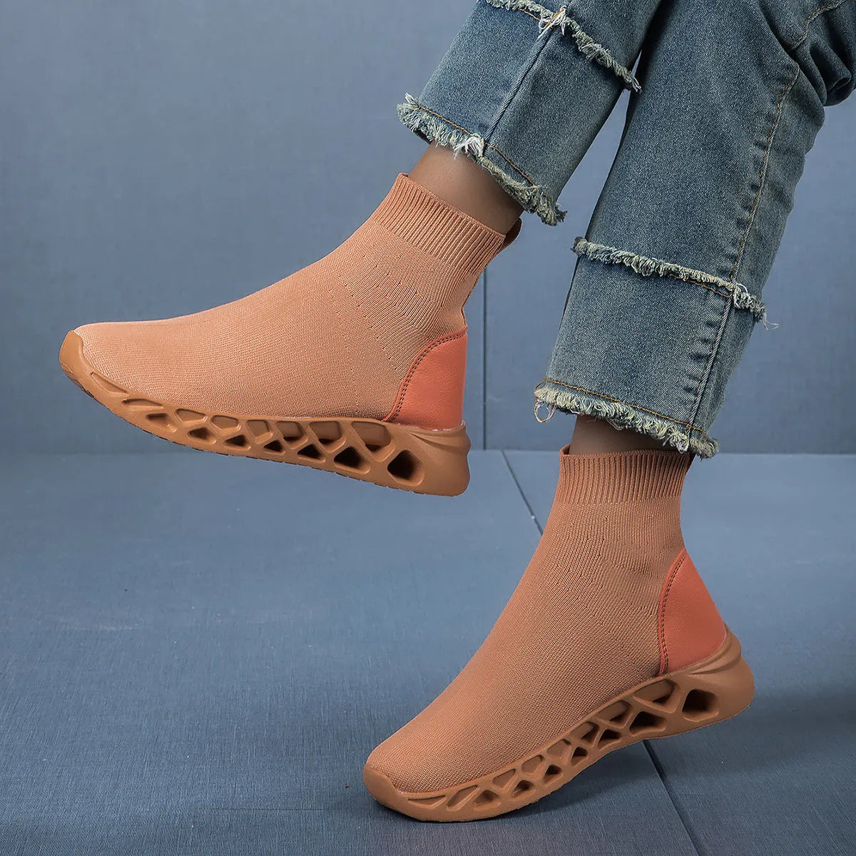 Women's casual ankle boot socks in breathable mesh fabric with flat sole
