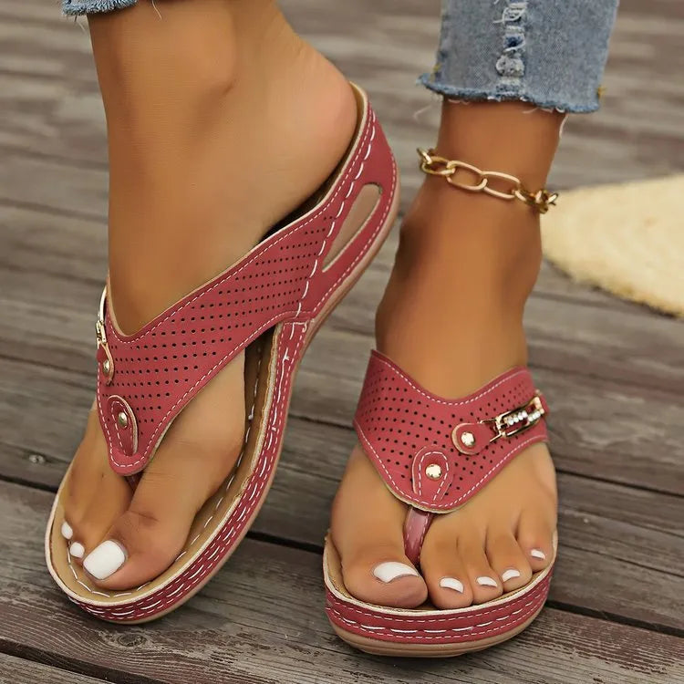Women's retro flip-flops with herringbone scaffold pattern in light brown colour showing PU upper and EVA sole
