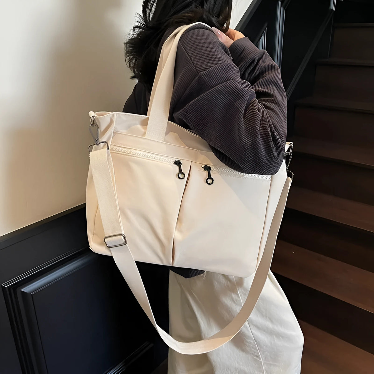 Large capacity solid colour Oxford cloth messenger bag with breathable ultra-light design