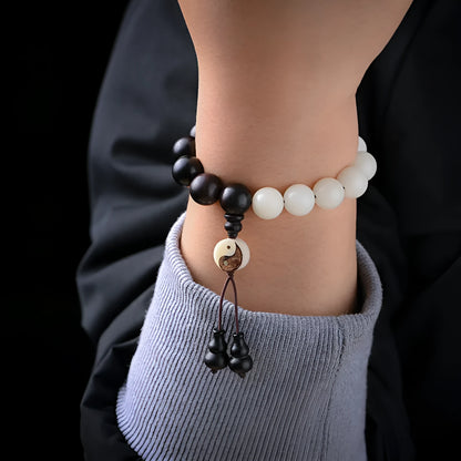 Handmade bodhi seed bracelet with eight-diagram pattern in white and blackwood beads