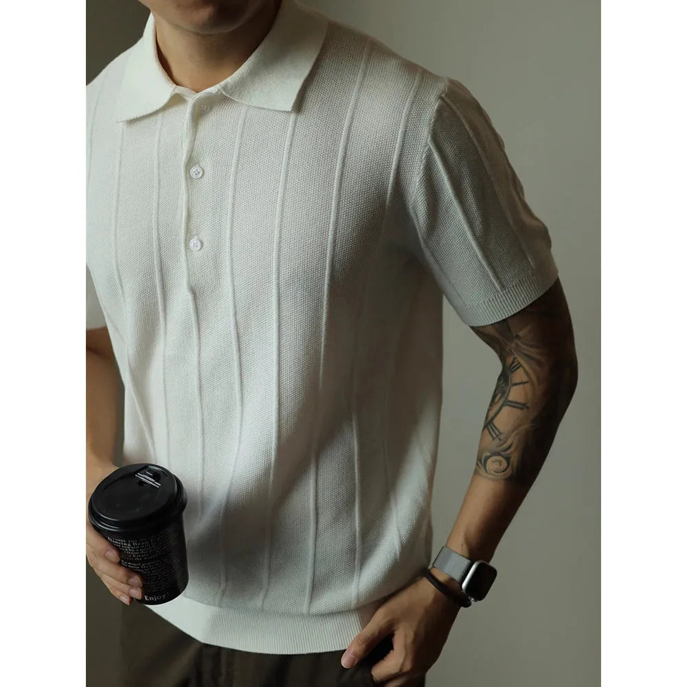 Men's loose fit solid colour T-shirt in black or white, casual polyester top