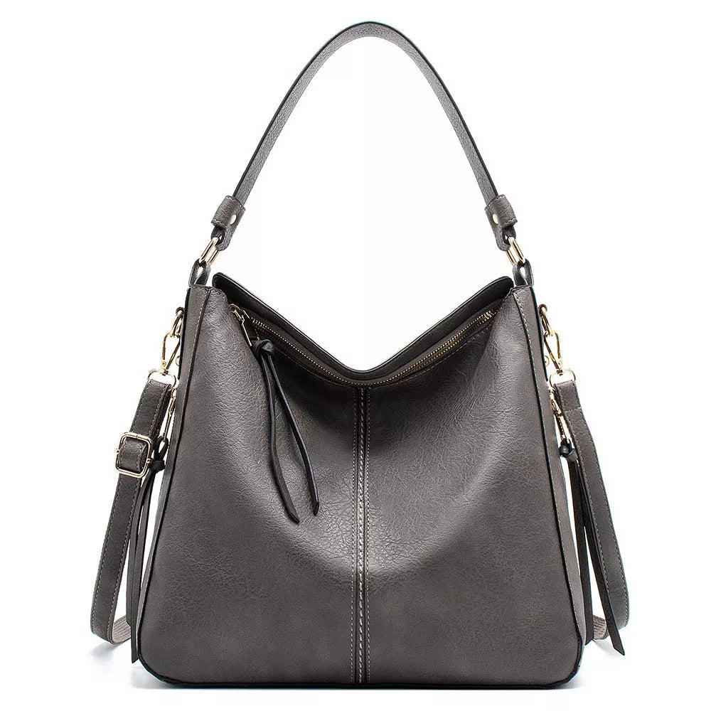 Women's hobo bag in PU material with multiple compartments and a zipper opening