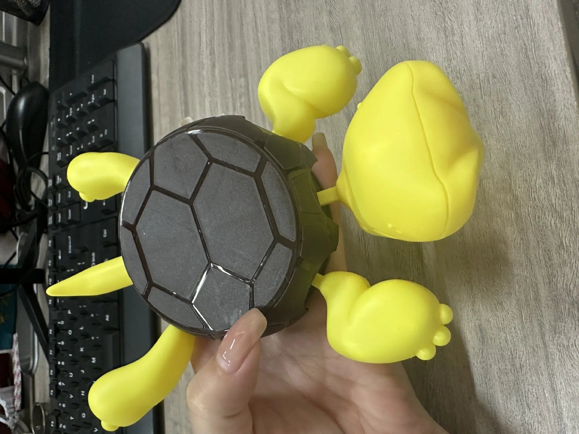 Turtle-shaped coaster in light green colour with heat insulation function, made from ABS plastic.