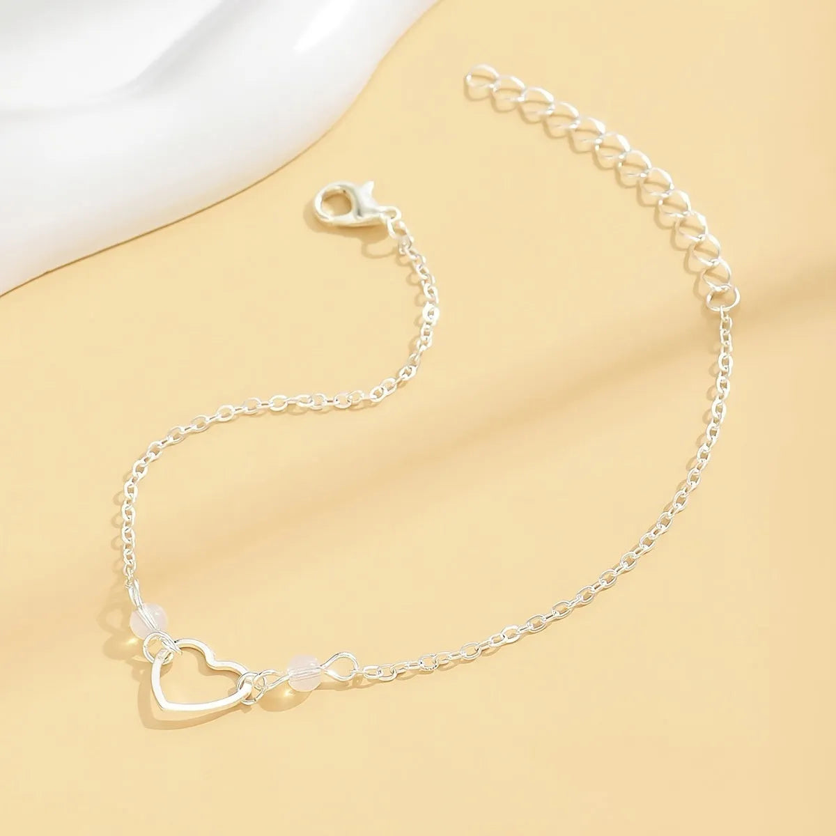 Women's adjustable heart anklet jewellery in gold or silver alloy with geometric design