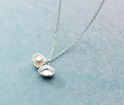 Personalized S925 silver shell necklace for women with delicate design