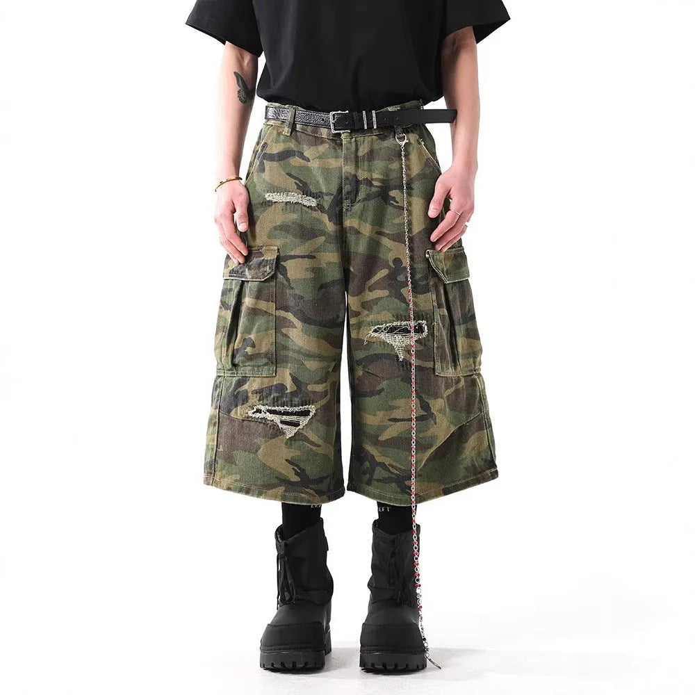 Men's camouflage pattern cropped jeans trousers in straight cut with cotton denim fabric
