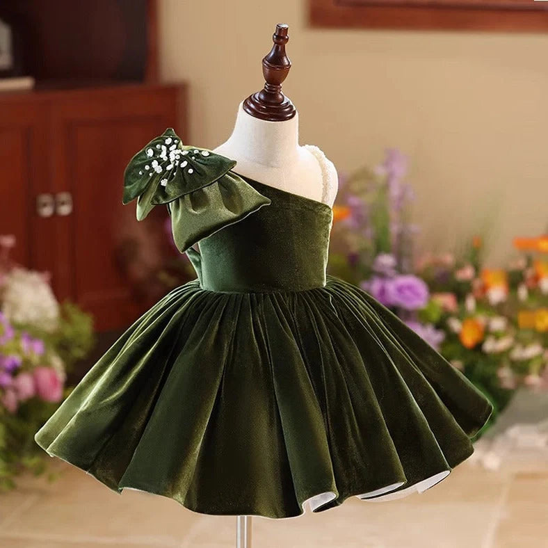 Green children's evening dress with light luxury design for formal occasions
