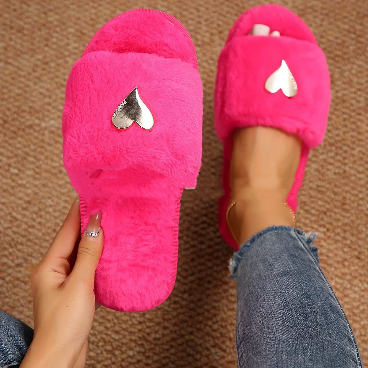 Cozy women's faux fur slippers with heart pendant in various colors