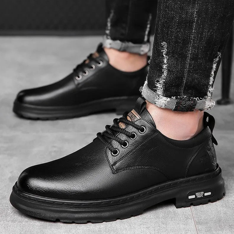 Retro men's casual shoes in black and brown with round toe and flat square heel