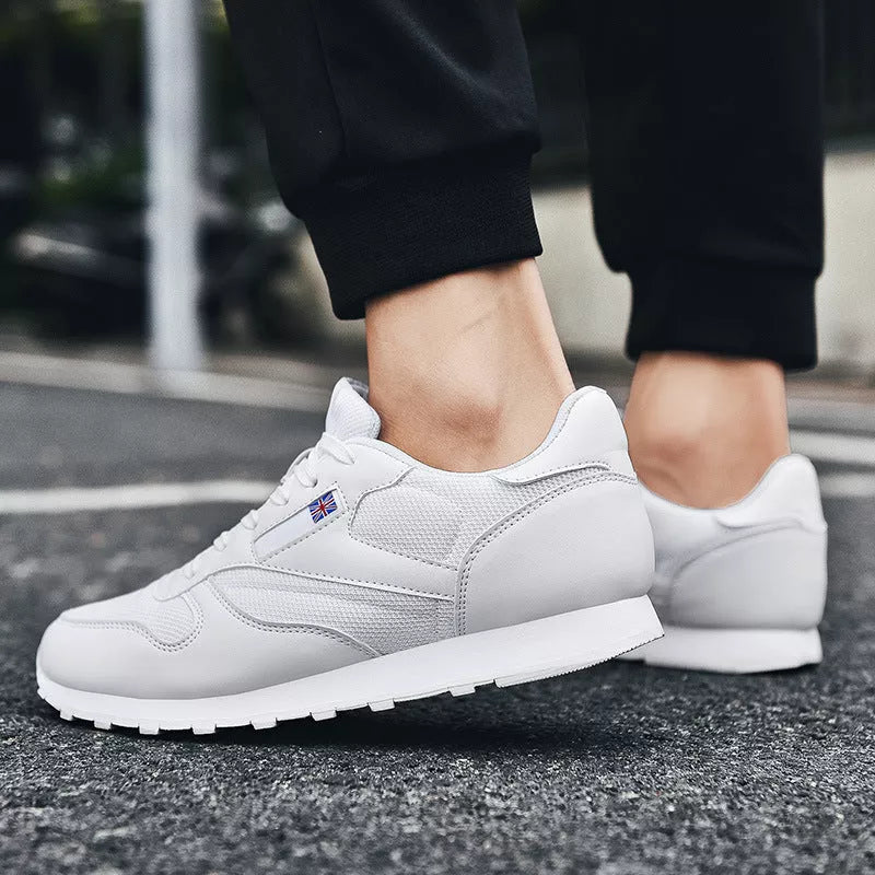 Men's lightweight running shoes with breathable technology in white and black