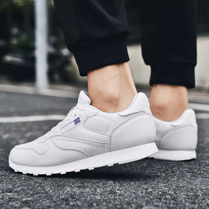 Men's lightweight running shoes with breathable technology in white and black