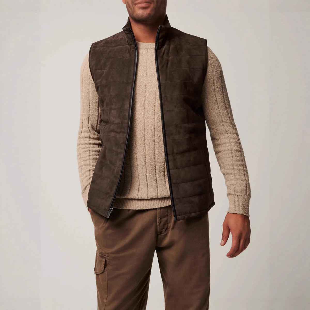 Brown men's sleeveless vest jacket with straight hem and horizontal panel design, sizes S to XXXL.