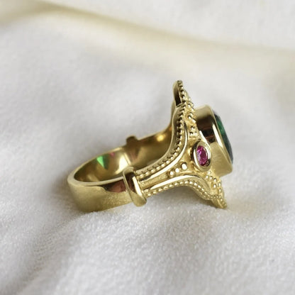 Gold-plated women's ring with geometric design and lvzuan stones on alloy band