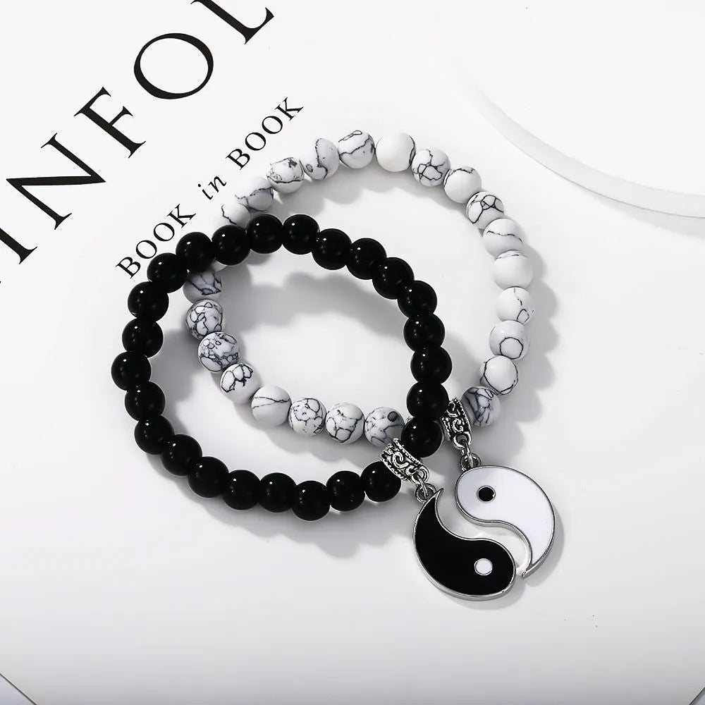 Geometric eight-diagram alloy bracelet with electroplated finish for unisex fashion wear