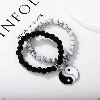 Geometric eight-diagram alloy bracelet with electroplated finish for unisex fashion wear
