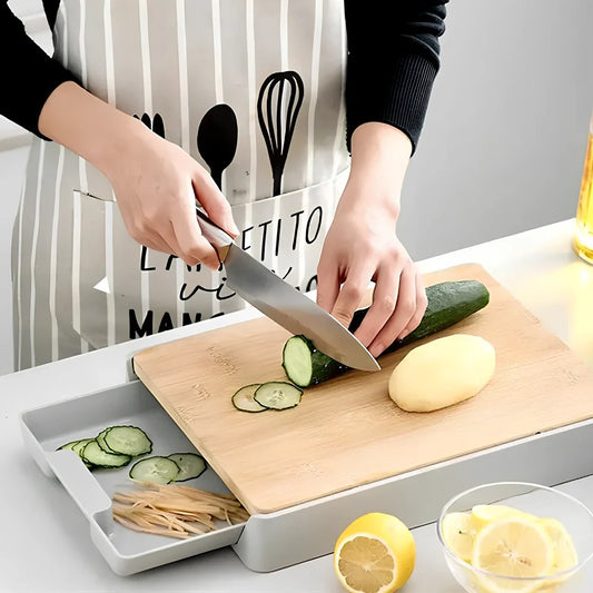Square bamboo cutting board measuring 32.5cm by 24.5cm with 4.8cm thickness