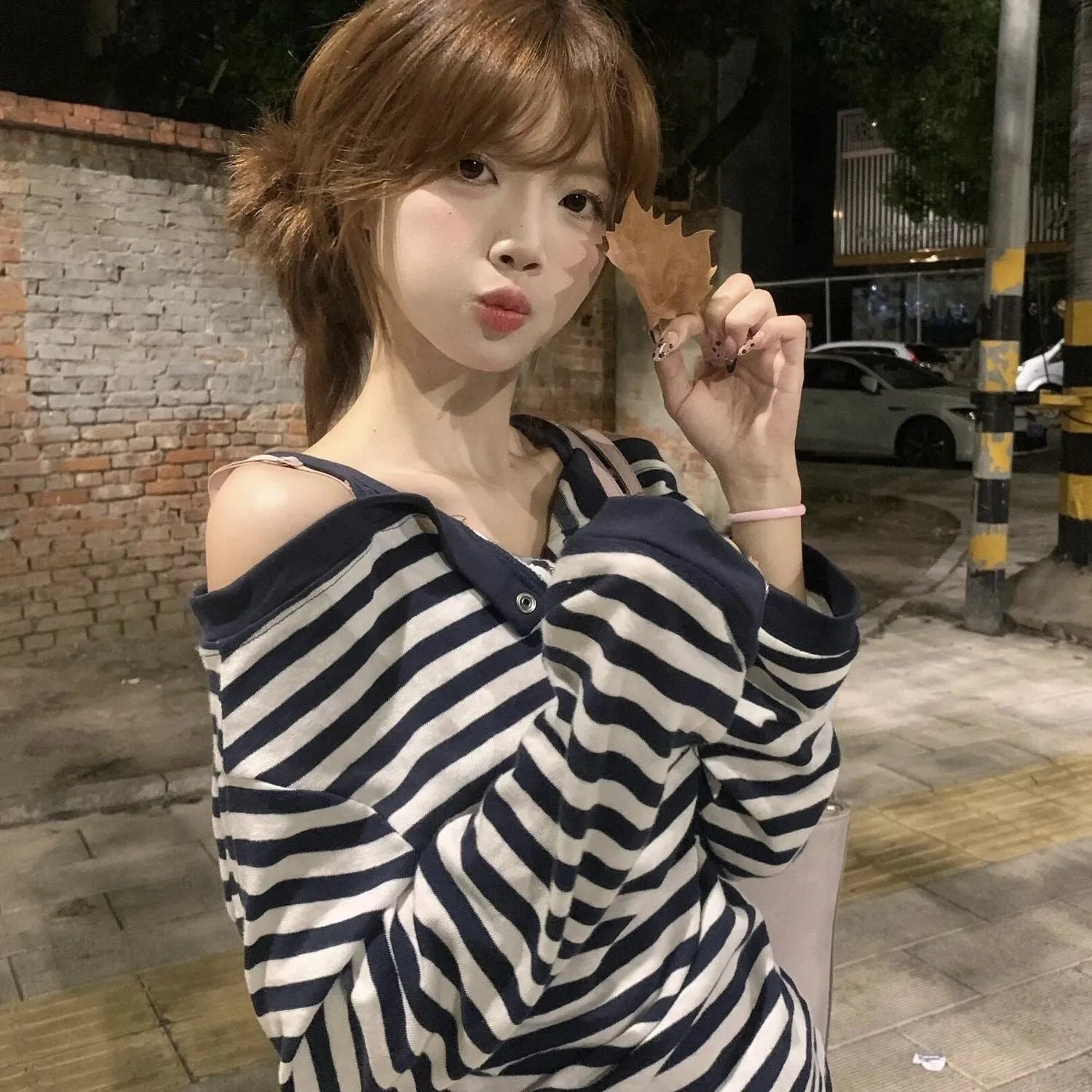 Women's dark blue Korean-style oversized long-sleeved t-shirt with embroidery and stripe details on viscose fabric